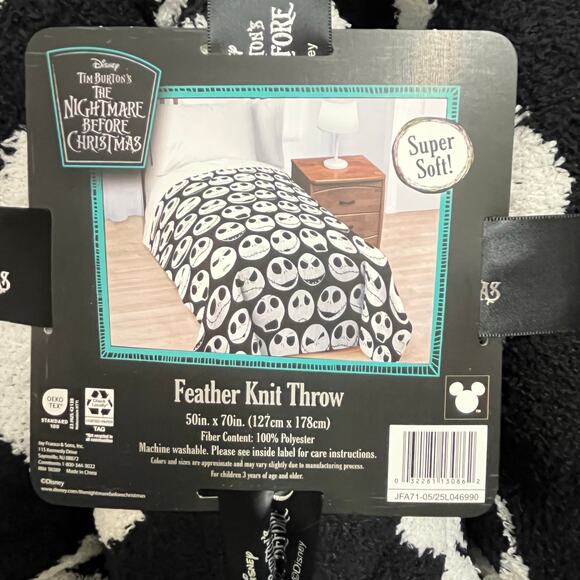 NEW NBC Nightmare Before Christmas Feather Knit Throw Soft 50X70 Inches - Picture 2 of 4